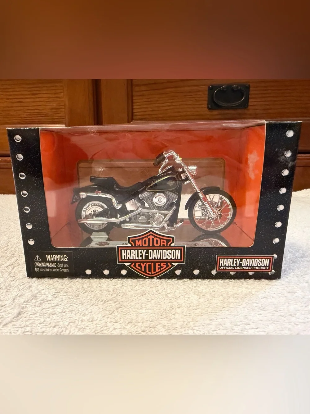 NWT Harley-Davidson 1984 FXST Softail Die-Cast Motorcycle 1:18 Model Collector